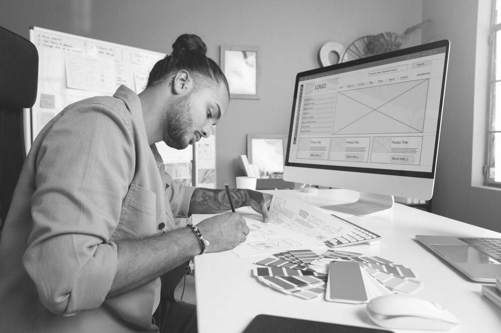 Profesionales trabajando en análisis SEO avanzado